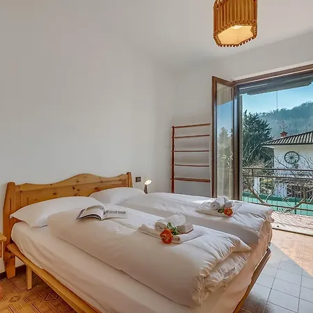 Villa Eva: Leggiuno 5-Bed Villa For Families & Groups Villa Leggiuno