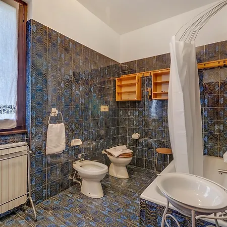 Villa Eva: Leggiuno 5-Bed Villa For Families & Groups Villa *