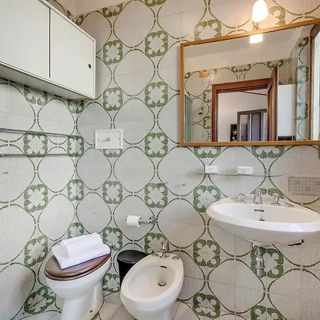 Villa Eva: Leggiuno 5-Bed Villa For Families & Groups Villa Leggiuno