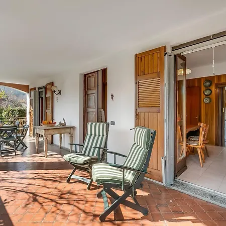 Villa Eva: Leggiuno 5-Bed Villa For Families & Groups Villa Leggiuno