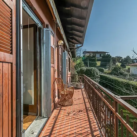 Villa Eva: Leggiuno 5-Bed Villa For Families & Groups Villa Leggiuno
