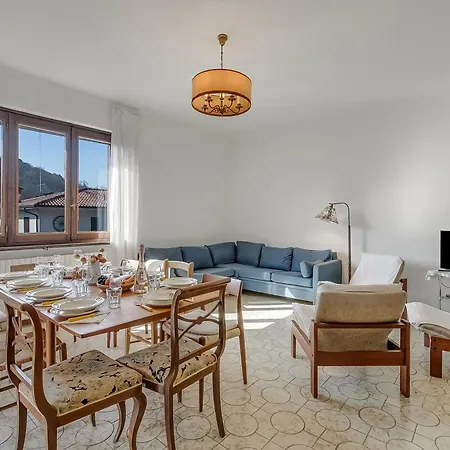 Villa Eva: Leggiuno 5-Bed Villa For Families & Groups Villa