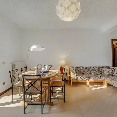 Villa Eva: Leggiuno 5-Bed Villa For Families & Groups Villa Leggiuno