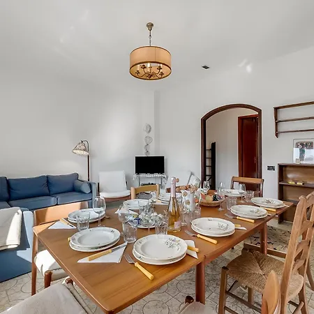 Villa Eva: Leggiuno 5-Bed Villa For Families & Groups * Leggiuno