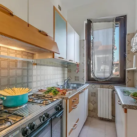 Villa Eva: Leggiuno 5-Bed Villa For Families & Groups *