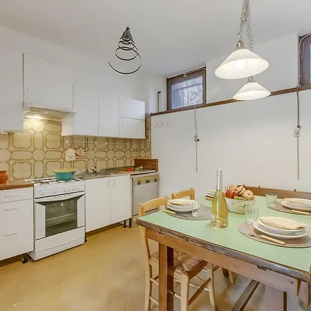 Villa Eva: Leggiuno 5-Bed Villa For Families & Groups Villa