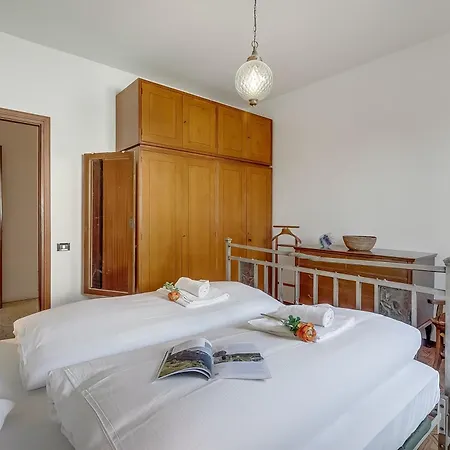Villa Villa Eva: Leggiuno 5-Bed Villa For Families & Groups *