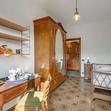Villa Eva: Leggiuno 5-Bed Villa For Families & Groups