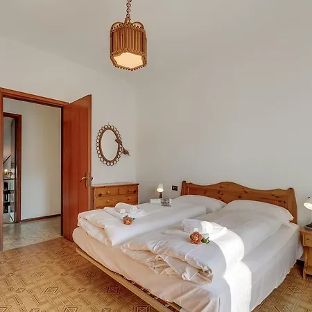 Villa Eva: Leggiuno 5-Bed Villa For Families & Groups *