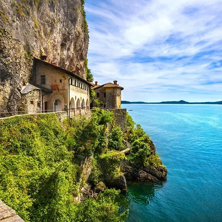 Villa Eva: Leggiuno 5-Bed Villa For Families & Groups Leggiuno